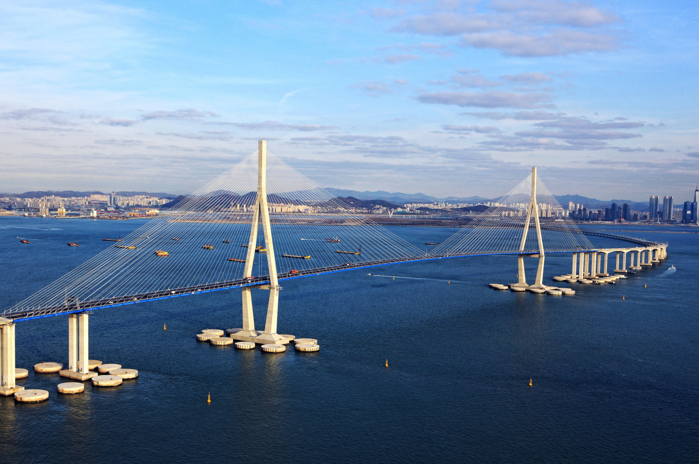 \includegraphics[width=9.75cm,height=4.7cm]{aeroimages/image1-p1.jpg}
