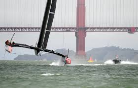 \includegraphics[width=4.7cm]{aeroimages/oracle.jpeg}